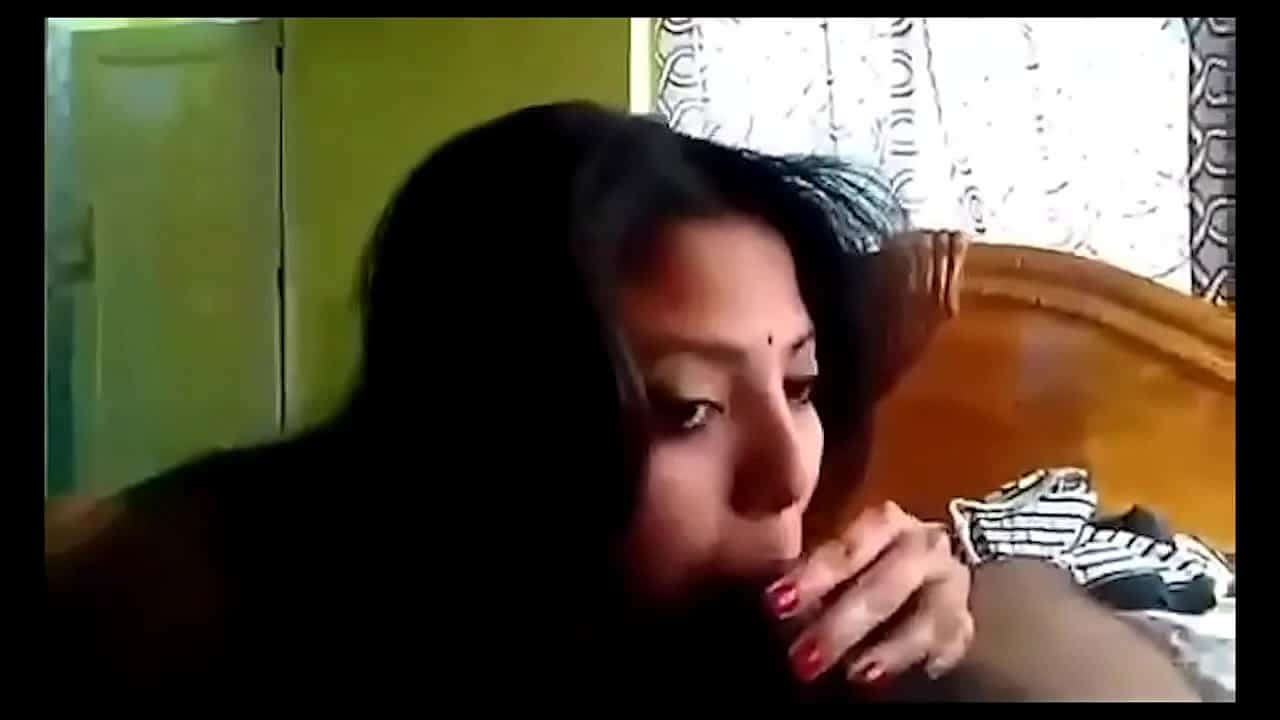 Indian office sex young girl gives awesome blowjob to her boss
