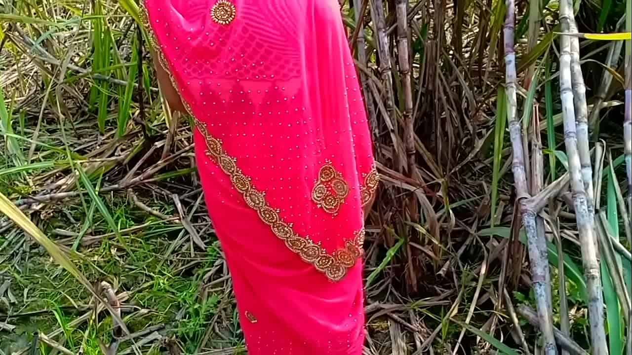 desi married village bhabhi outdoor open sex mms with lover