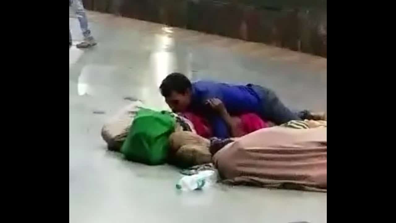 clipsage desi couple having sex in public railway station