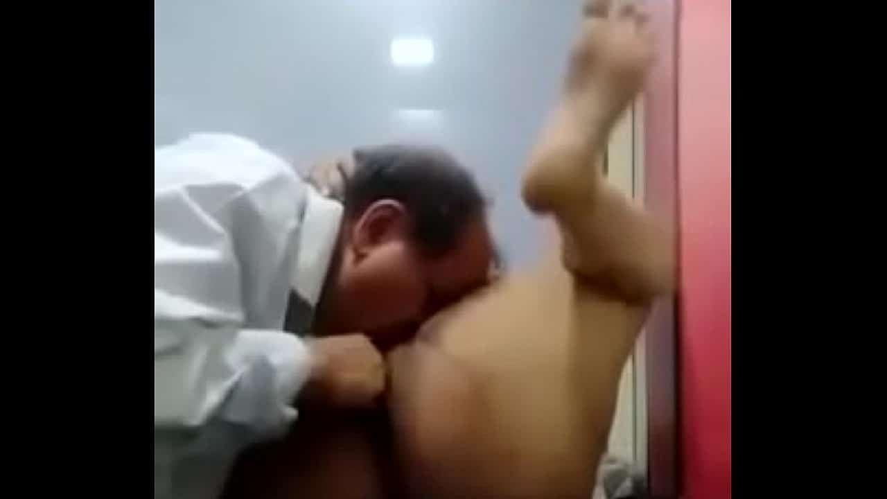 Indian old doctor is having xxx sex with his patient