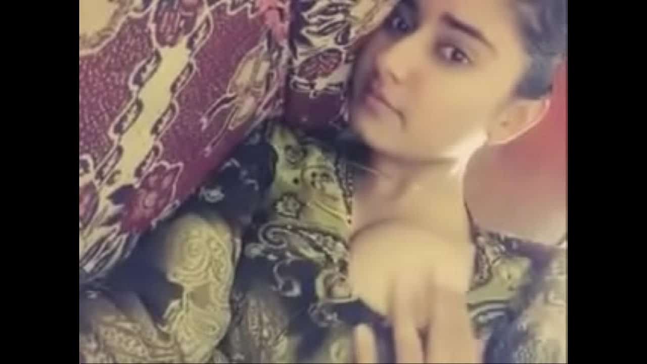 Desi cute girl big boobs show mms video